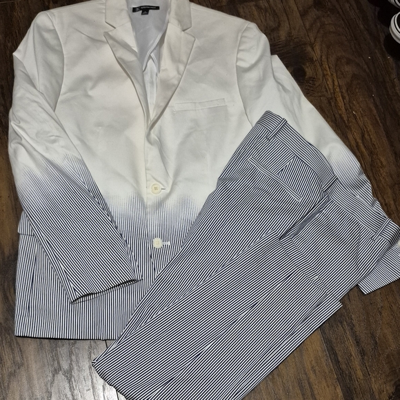 Other - Stylish White and Blue Striped Men's Suit